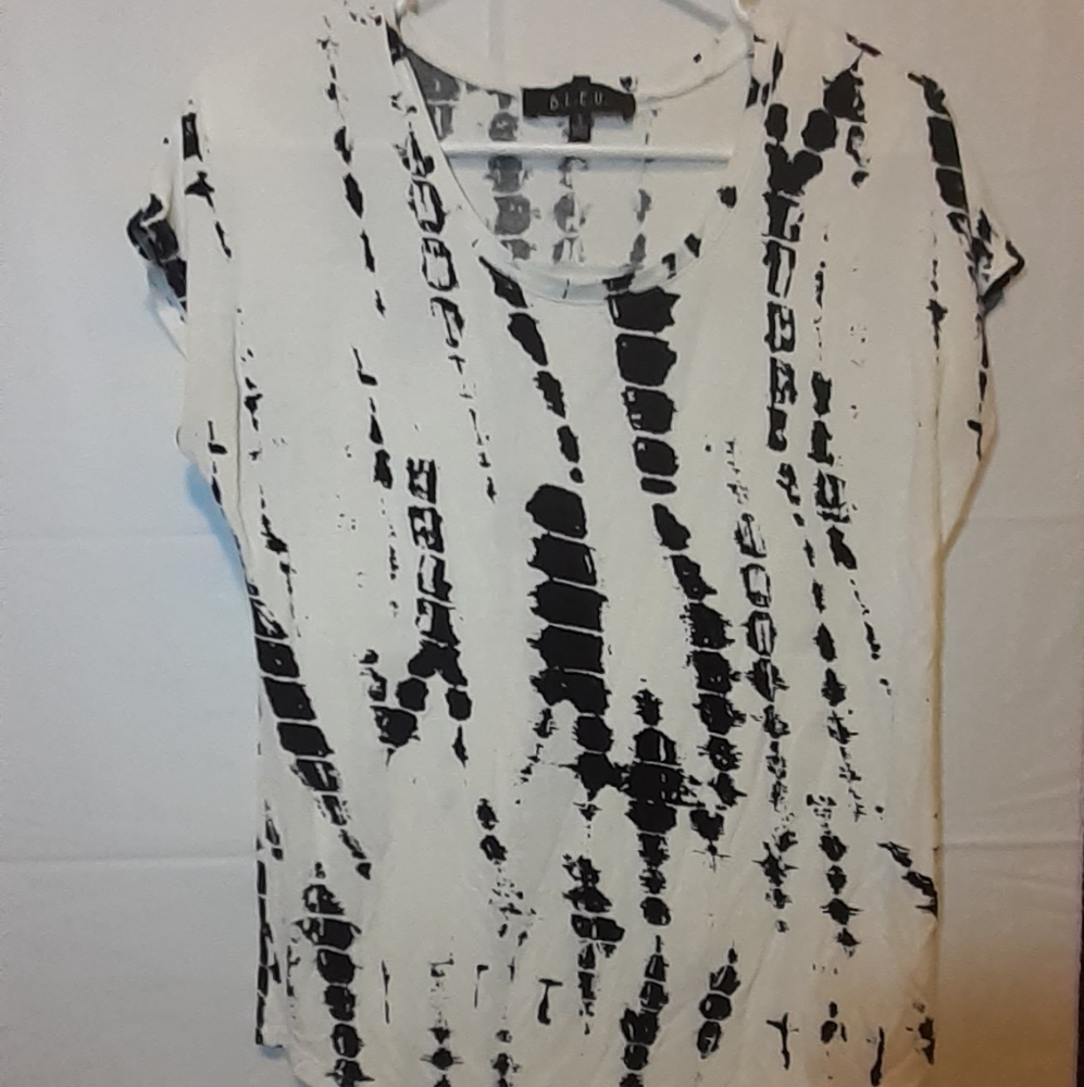 B.L.E.U tshirt